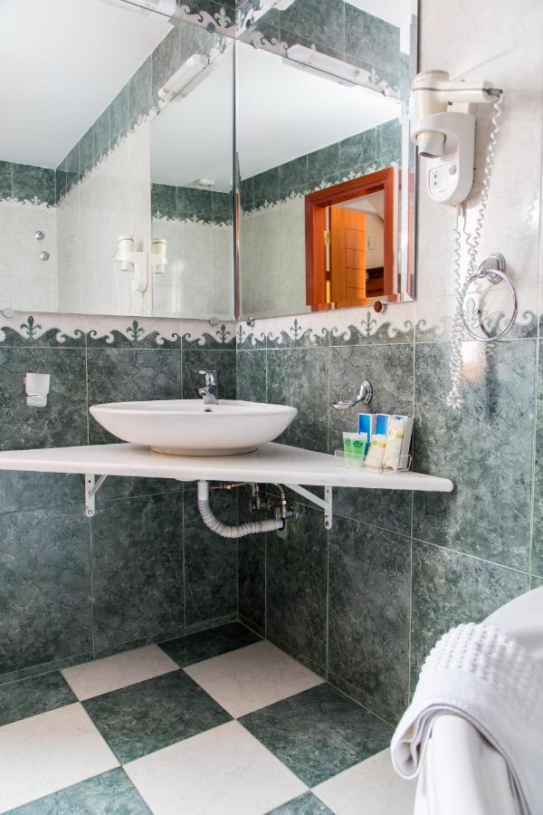Alexios Hotel Яніна Екстер'єр фото